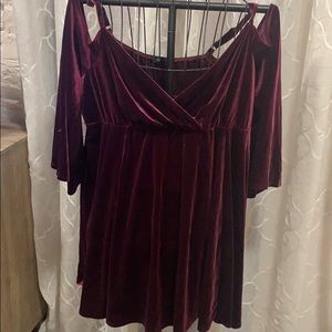 3X Slinky burgundy off shoulder Velvet torrid
